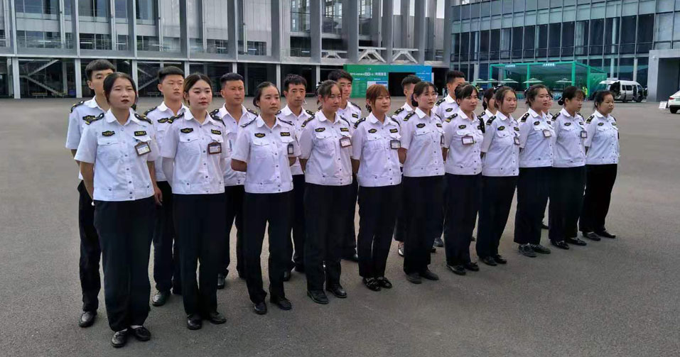 個(gè)性保安服務(wù)：根據(jù)客戶的相關(guān)要求，依照法律有關(guān)規(guī)定，有針對(duì)性地為客戶制定符合客戶實(shí)際情況的安全防范方案。