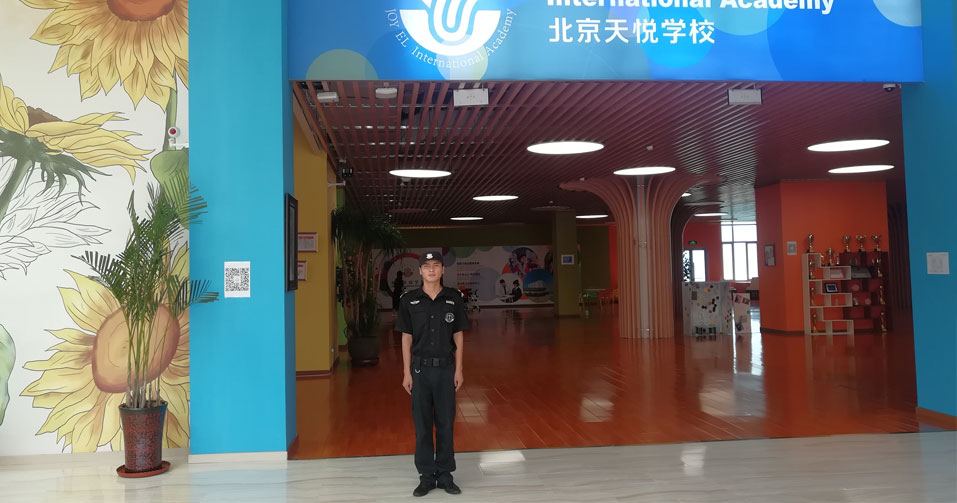 維護(hù)單位門前的秩序，及時(shí)清理門前的東西或障礙物，保證單位門前交通暢通。