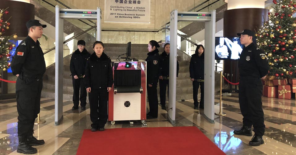 各類文藝演出、體育賽事、展銷展覽、招聘會(huì)、廟會(huì)、燈會(huì)、游園等大型群眾性活動(dòng)提供安全服務(wù)。